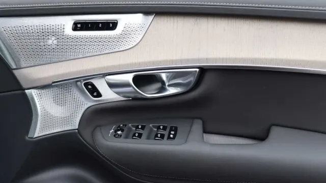 Vehicle Thumbnail 24
