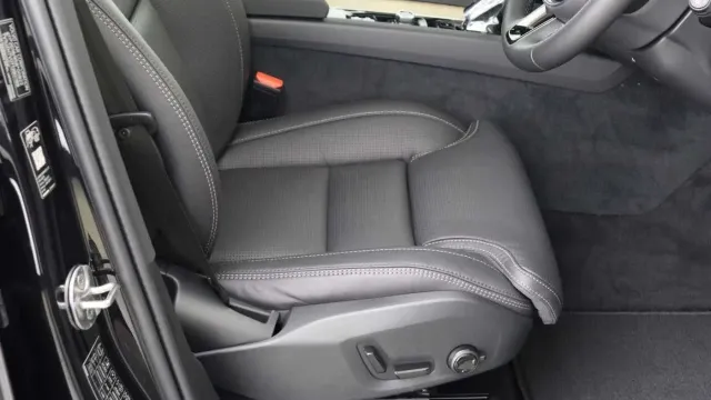 Vehicle Thumbnail 22
