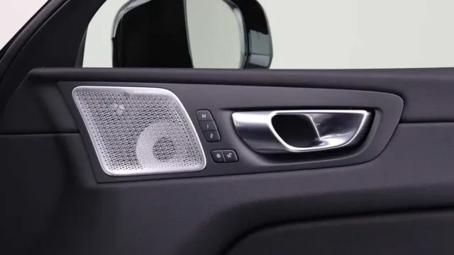 Vehicle Thumbnail 32