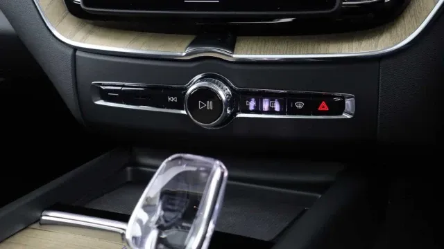 Vehicle Thumbnail 33