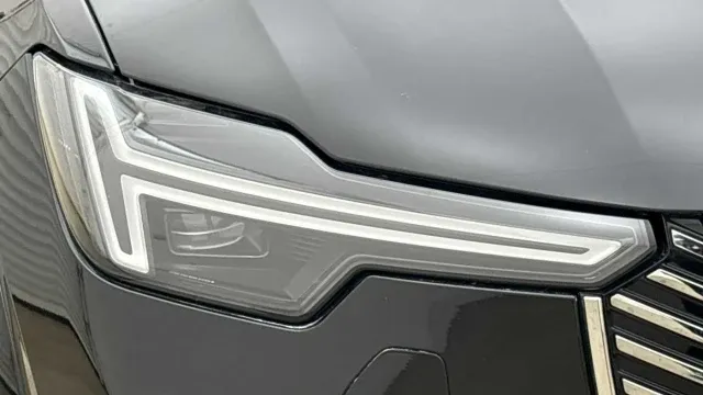 Vehicle Thumbnail 6
