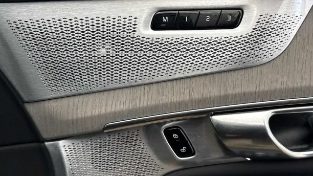 Vehicle Thumbnail 11