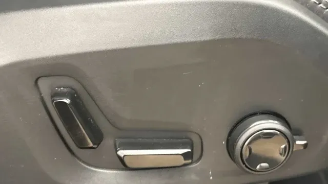 Vehicle Thumbnail 12