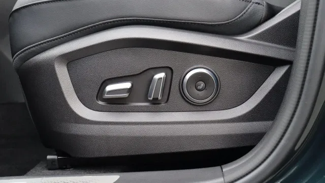 Vehicle Thumbnail 80