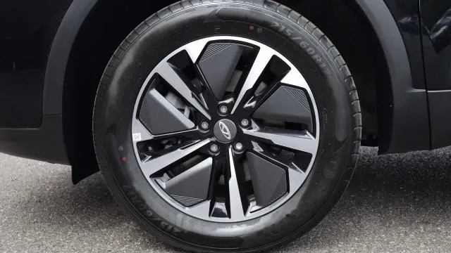 Vehicle Thumbnail 16
