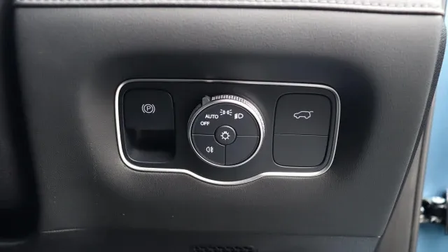 Vehicle Thumbnail 38