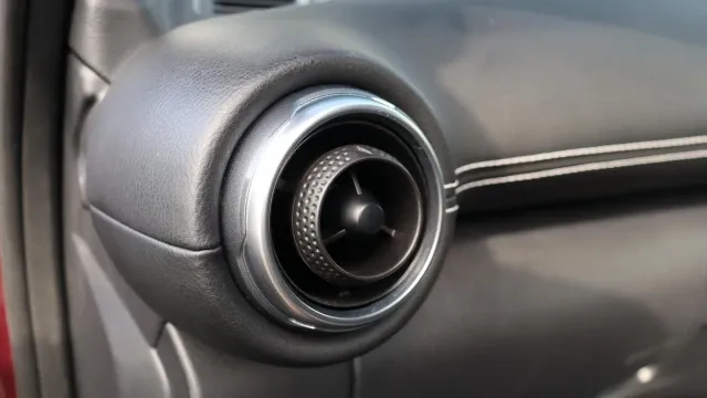 Vehicle Thumbnail 70