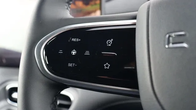 Vehicle Thumbnail 18