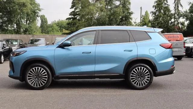 Vehicle Thumbnail 8