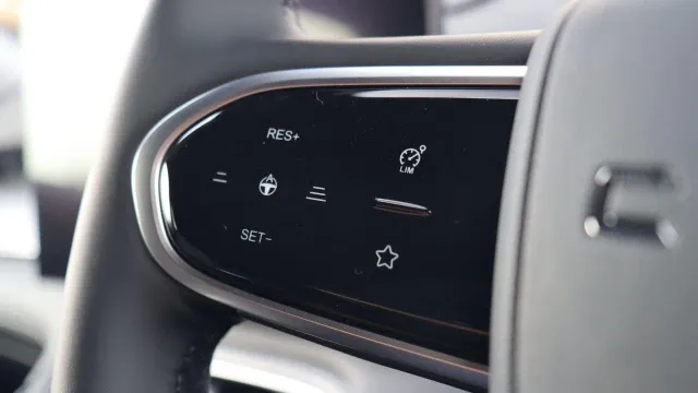 Vehicle Thumbnail 24
