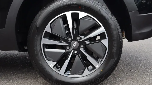 Vehicle Thumbnail 25