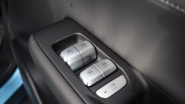 Vehicle Thumbnail 36