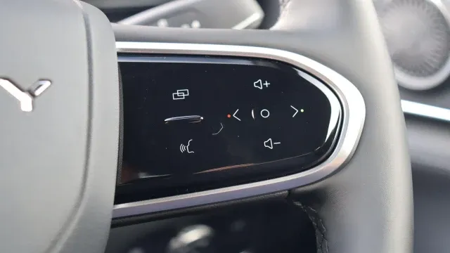 Vehicle Thumbnail 25