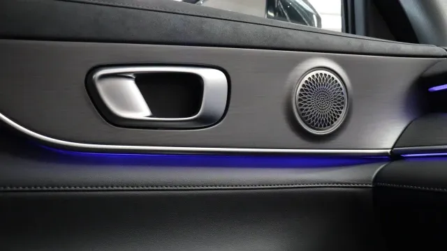Vehicle Thumbnail 24