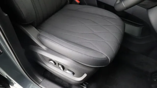 Vehicle Thumbnail 12