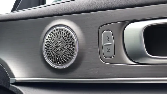 Vehicle Thumbnail 79