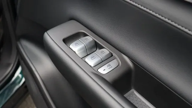Vehicle Thumbnail 33