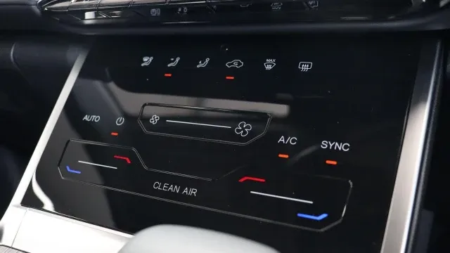 Vehicle Thumbnail 30