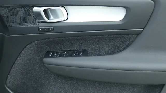 Vehicle Thumbnail 25