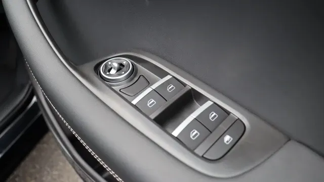 Vehicle Thumbnail 18