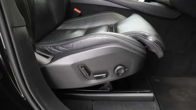 Vehicle Thumbnail 18