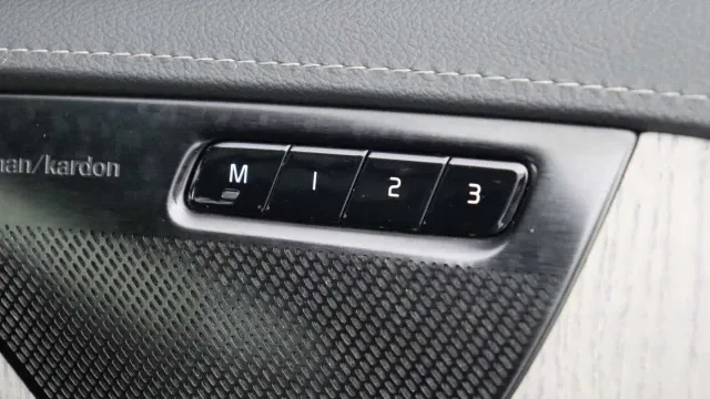 Vehicle Thumbnail 21