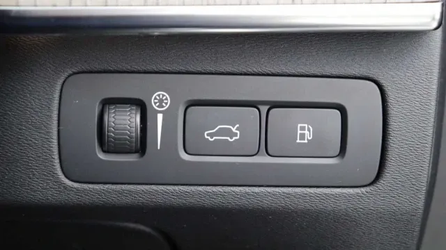Vehicle Thumbnail 24