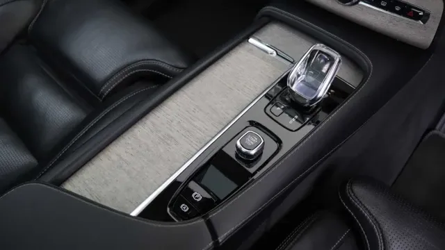 Vehicle Thumbnail 25