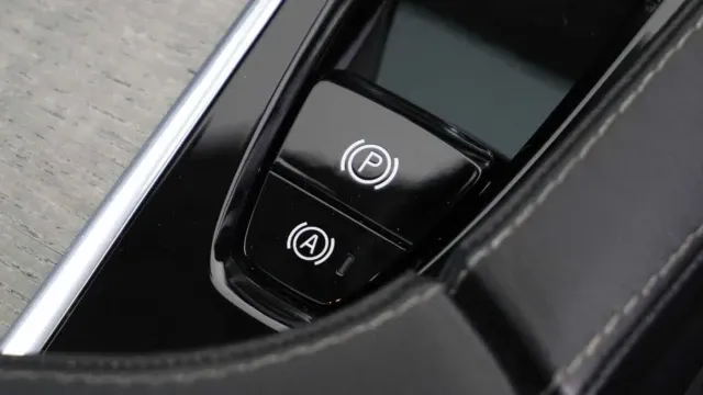 Vehicle Thumbnail 28