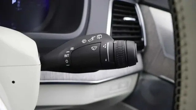 Vehicle Thumbnail 16