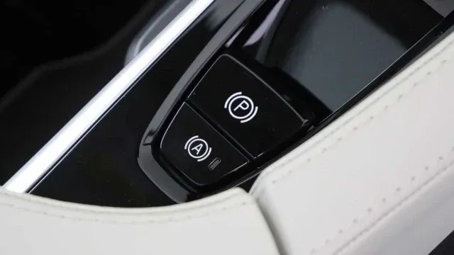 Vehicle Thumbnail 20