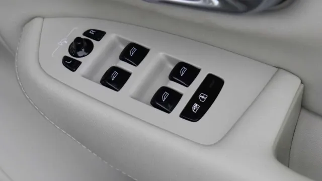 Vehicle Thumbnail 28