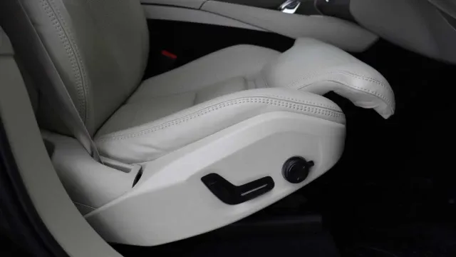 Vehicle Thumbnail 30