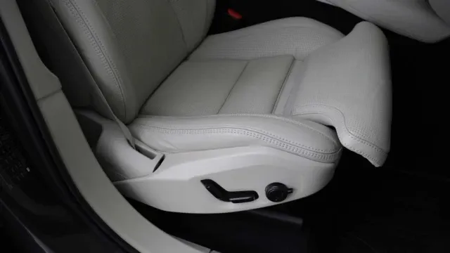 Vehicle Thumbnail 31