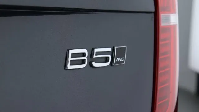 Vehicle Thumbnail 13