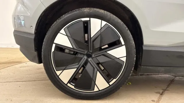 Vehicle Thumbnail 13