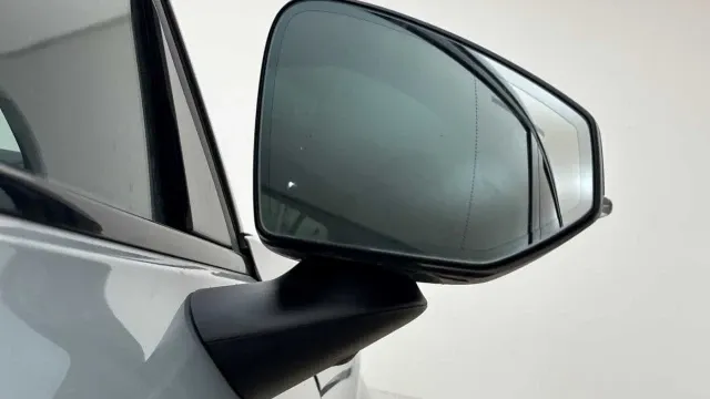 Vehicle Thumbnail 14