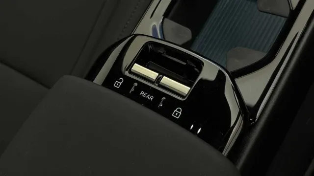 Vehicle Thumbnail 18