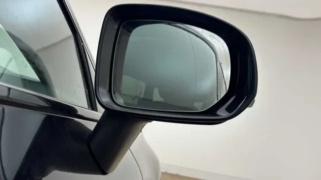 Vehicle Thumbnail 14