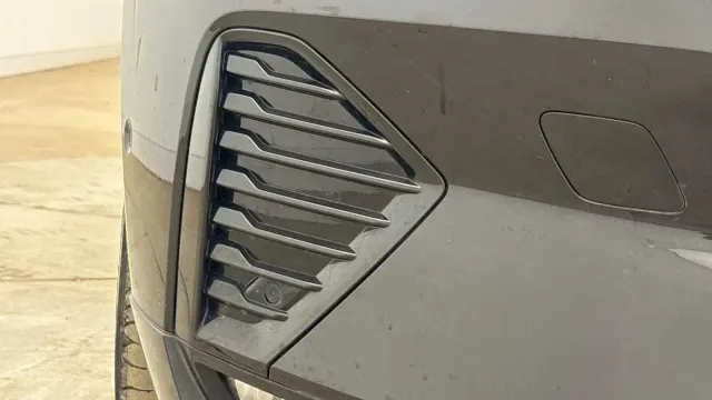 Vehicle Thumbnail 16