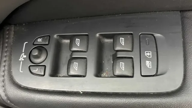 Vehicle Thumbnail 18