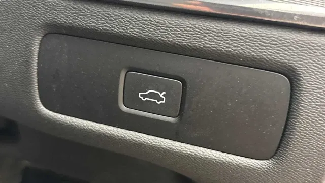 Vehicle Thumbnail 24