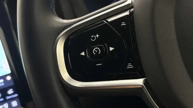 Vehicle Thumbnail 25