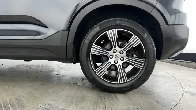 Vehicle Thumbnail 6