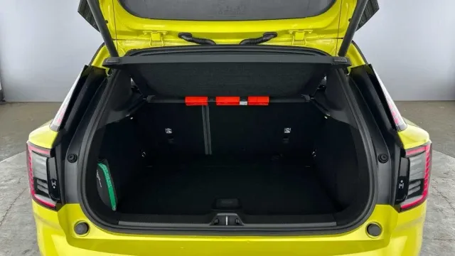 Vehicle Thumbnail 6