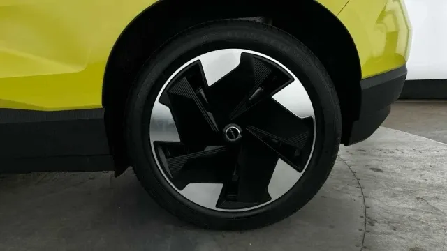 Vehicle Thumbnail 8