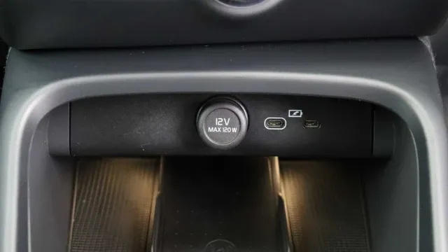 Vehicle Thumbnail 32