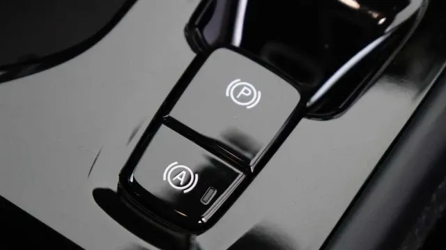 Vehicle Thumbnail 33