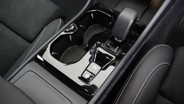 Vehicle Thumbnail 36