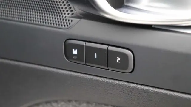 Vehicle Thumbnail 38